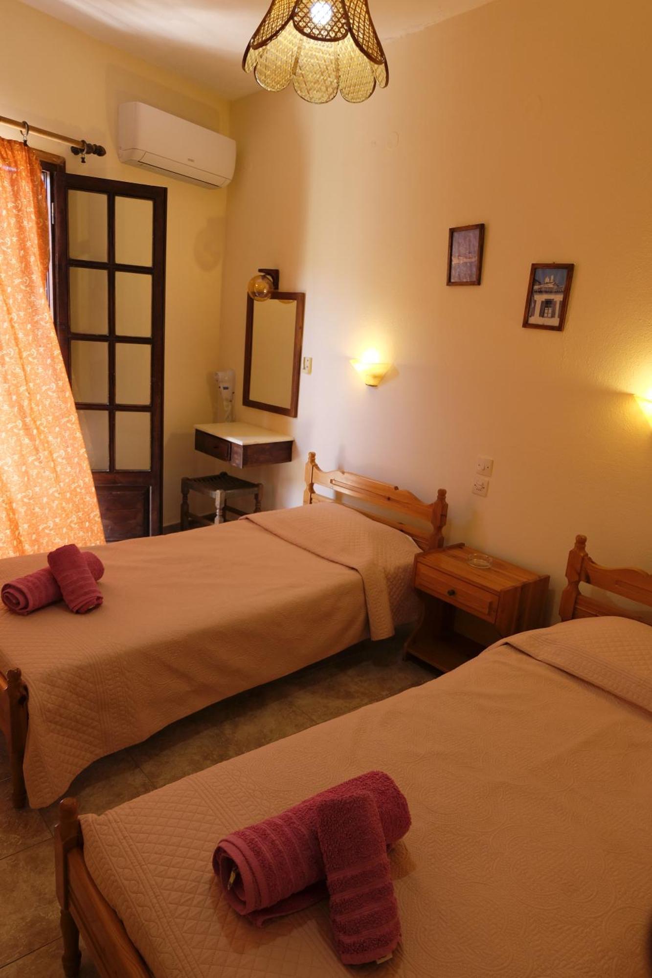 Taxiarchis Apartments Skiathos-Stadt Zimmer foto