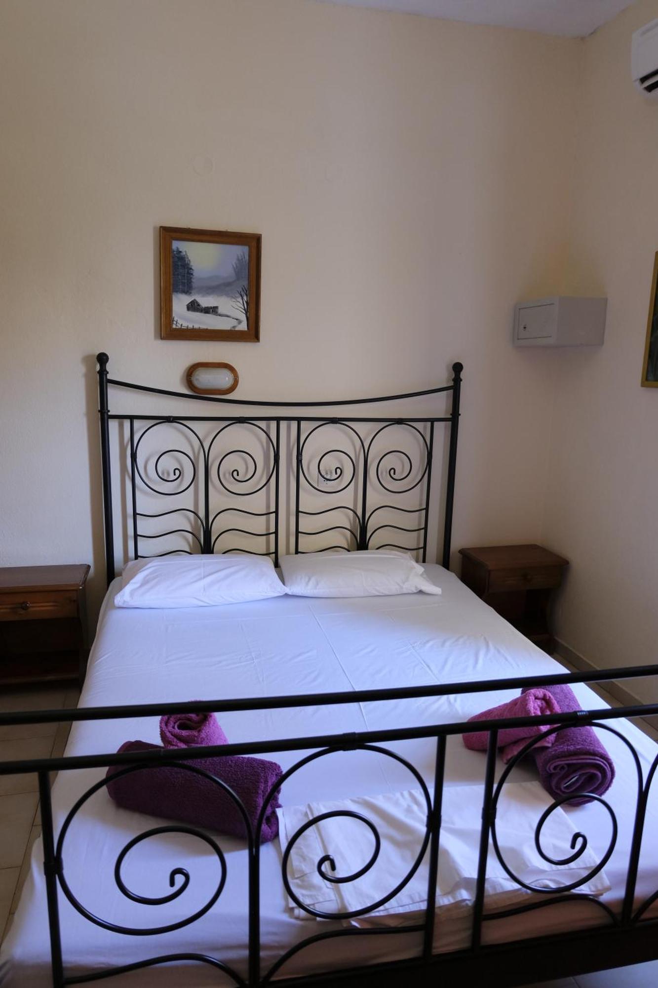 Taxiarchis Apartments Skiathos-Stadt Zimmer foto